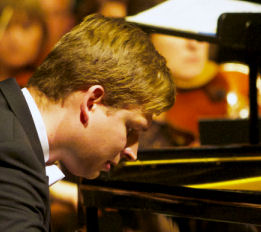 Pianista Jacek Kortus podczas swojego recitalu